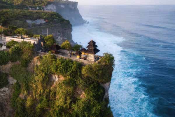6 Cerita Legenda Pulau di Indonesia, Masih Jadi Misteri 8 Bali
