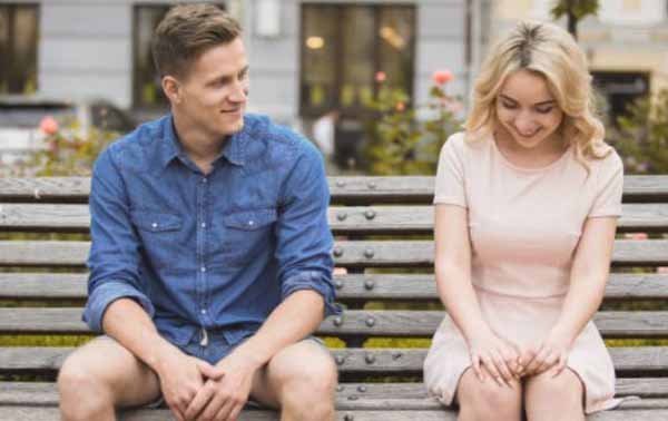 8 Tips Jika Kamu Mempunyai Pasangan Introvert 2 Kenali sifatnya dan biarkan mengalir