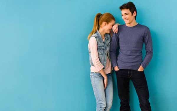 8 Tips Jika Kamu Mempunyai Pasangan Introvert 6 Menjadi Pendengarnya