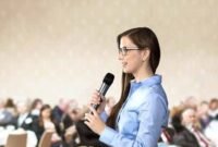 10 Cara Mengatasi Gugup Tampil di Muka Umum