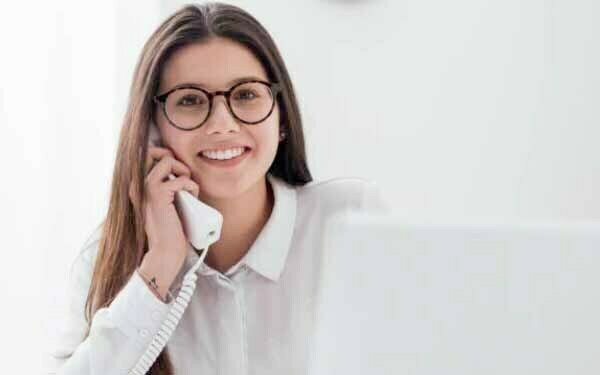 Tugas Sekretaris Beserta Tanggung Jawab dalam Perusahaan 3 Menerima Telepon Untuk Pimpinan