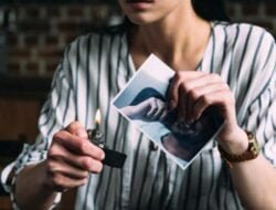 8 Cara Melupakan Mantan Yang Sudah Putus dan Punya Pacar Baru